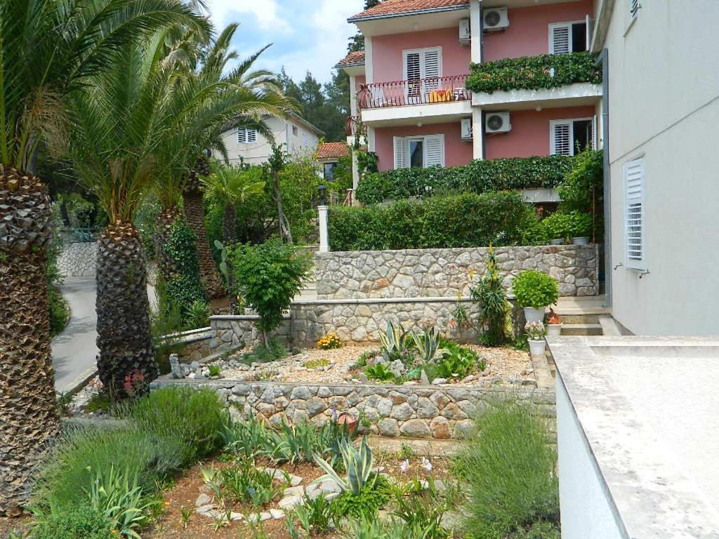 Apartments&Rooms Darinka Vrboska Buitenkant foto
